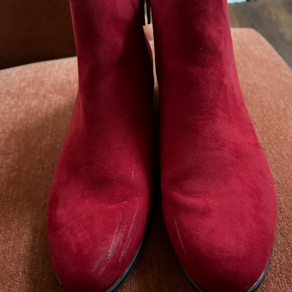 SO red boots Size 9